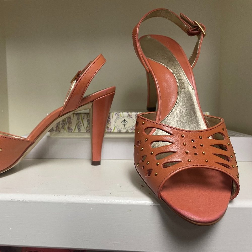 LOVEABLE Gianni Bini peachy sling pumps